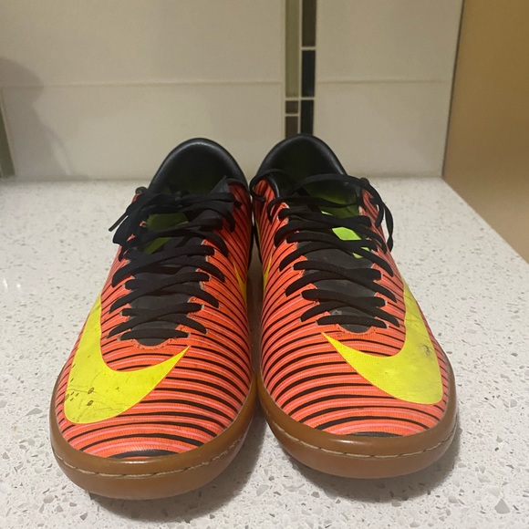 Boys Indoor Nike Cleats - Picture 4 of 5